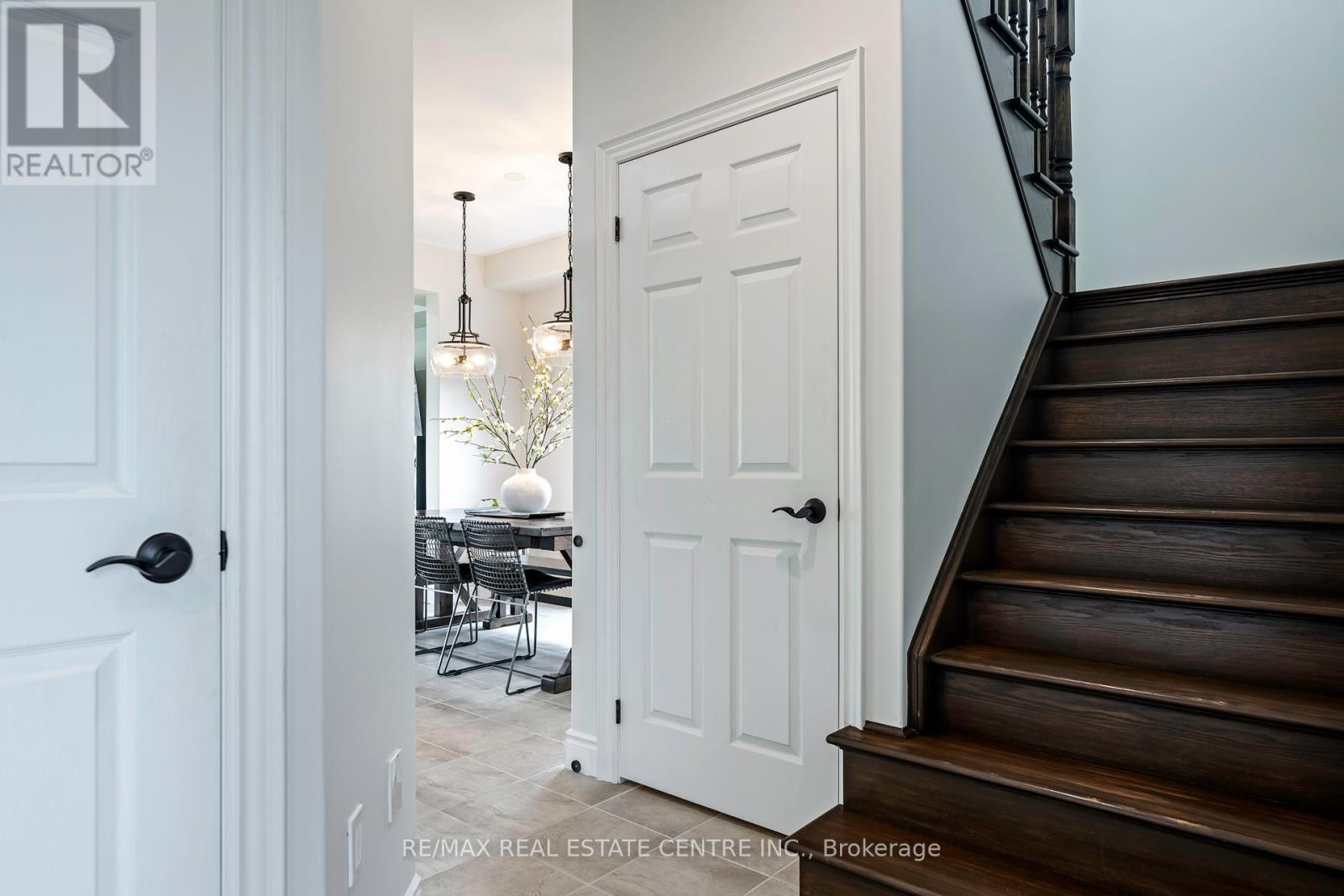 1 Wardlaw Avenue, Orangeville, Ontario  L9W 6K1 - Photo 4 - W12218078