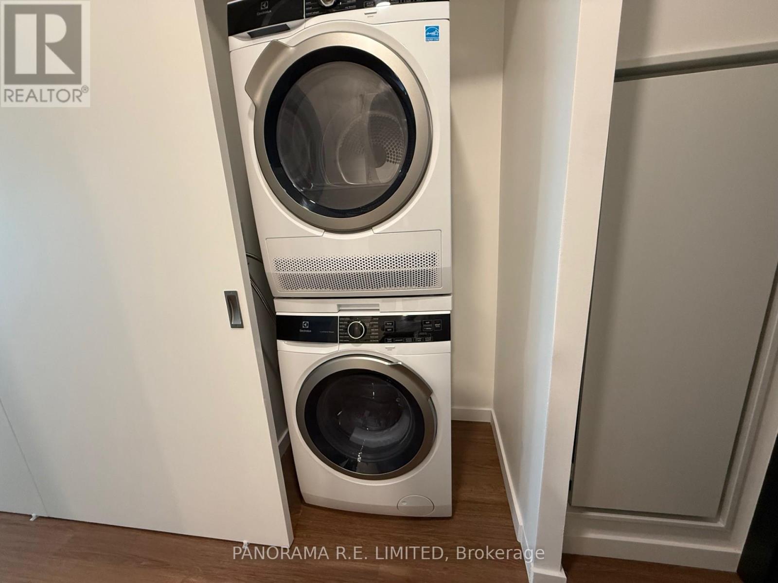 305 - 689 The Queensway, Toronto (Stonegate-Queensway), Ontario  M8Y 0C8 - Photo 11 - W12218105