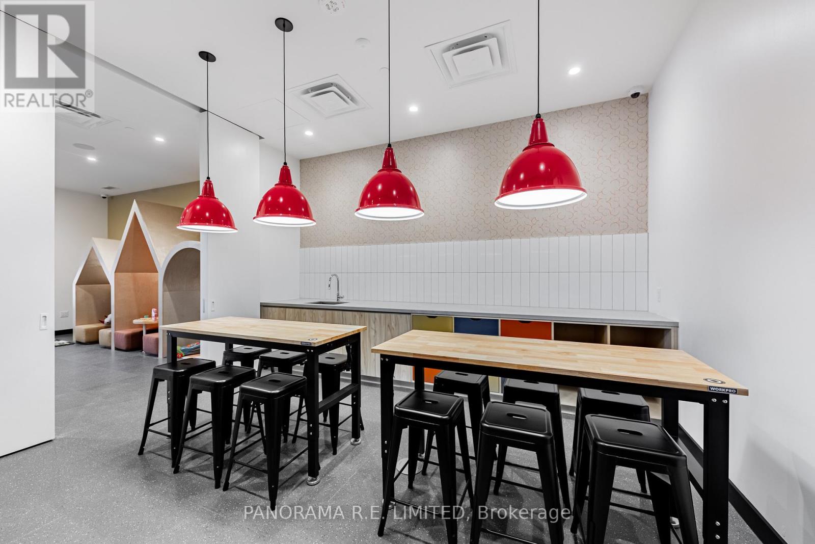 305 - 689 The Queensway, Toronto (Stonegate-Queensway), Ontario  M8Y 0C8 - Photo 23 - W12218105