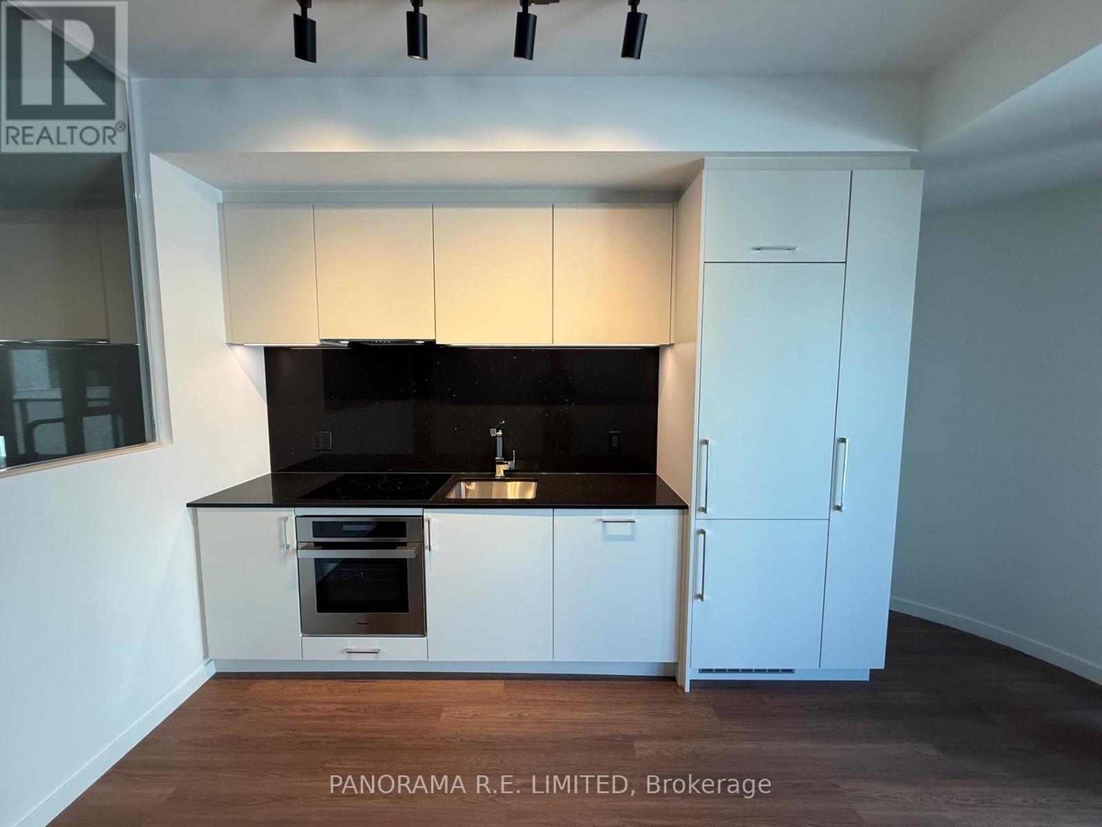305 - 689 The Queensway, Toronto (Stonegate-Queensway), Ontario  M8Y 0C8 - Photo 4 - W12218105