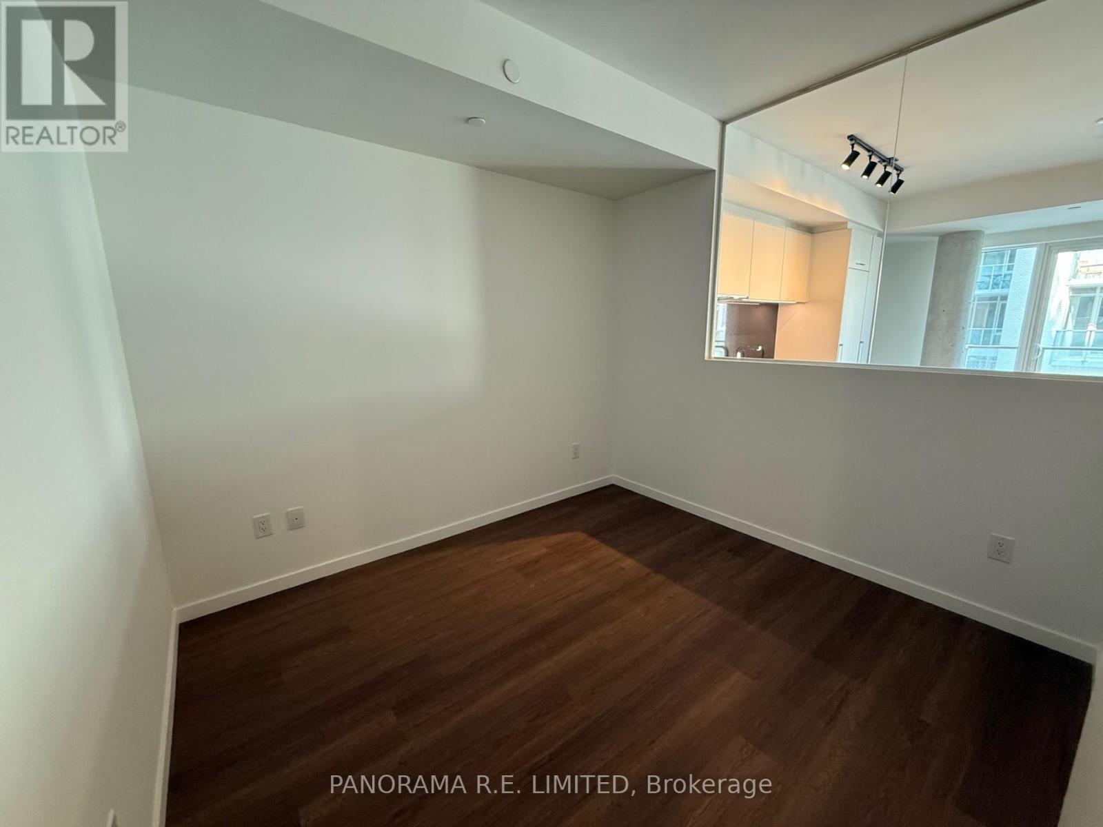 305 - 689 The Queensway, Toronto (Stonegate-Queensway), Ontario  M8Y 0C8 - Photo 8 - W12218105