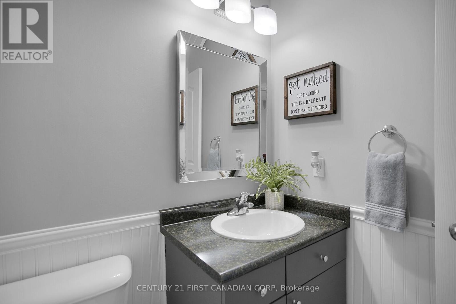 Photo 18 of 48 for 1018 Fogerty Street