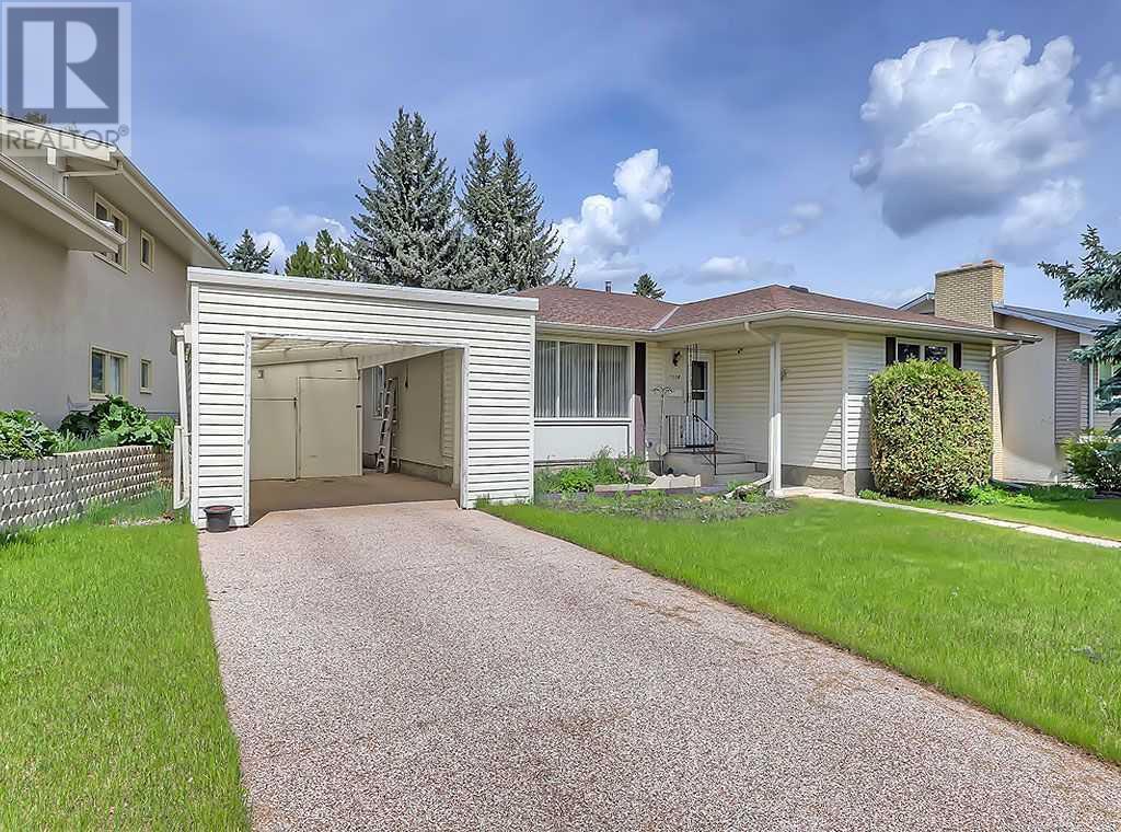 11208 Braxton Road Sw, Calgary, Alberta  T2W 2Y4 - Photo 1 - A2222780