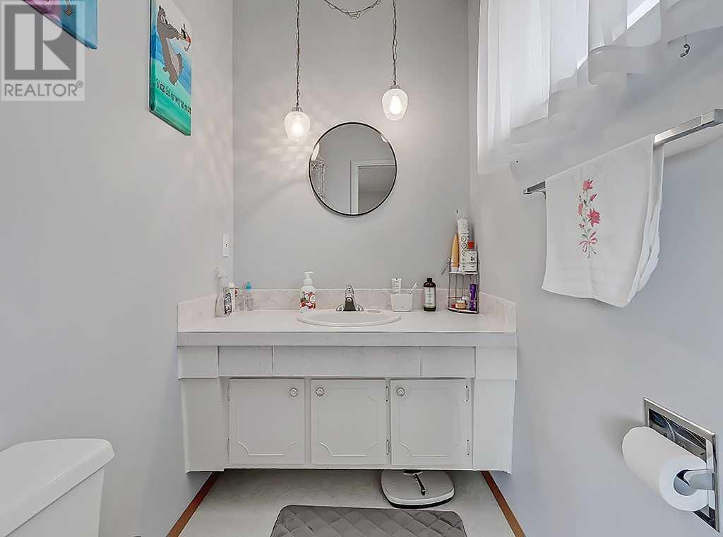 11208 Braxton Road Sw, Calgary, Alberta  T2W 2Y4 - Photo 12 - A2222780