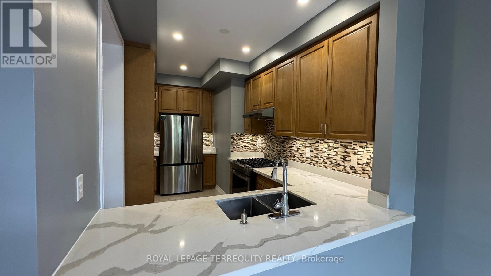 3032 Turbine Crescent, Mississauga, Ontario  L5M 0L6 - Photo 2 - W12217677