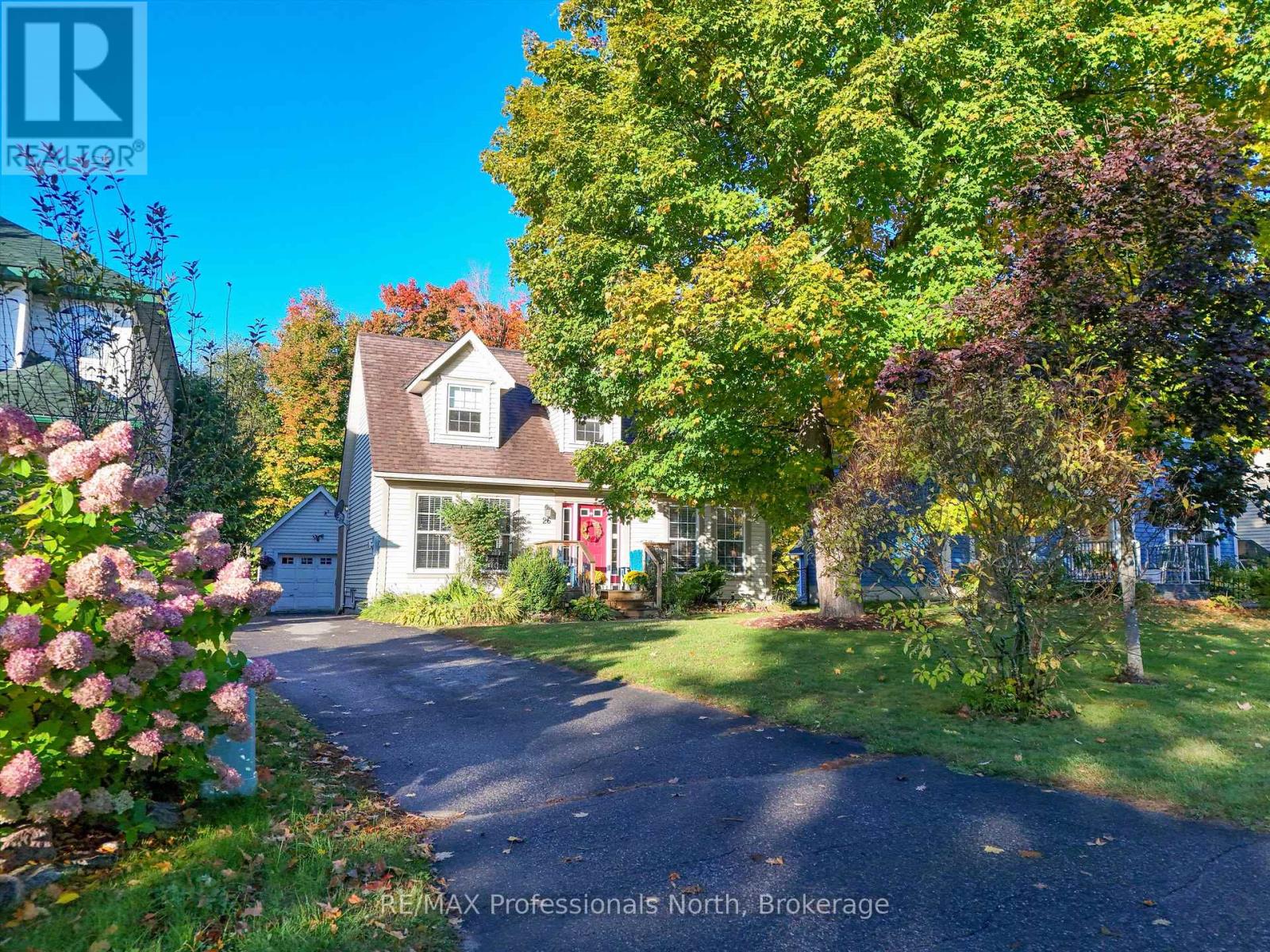 26 Coates Avenue, Bracebridge, Ontario  P1L 1Y5 - Photo 2 - X12214767