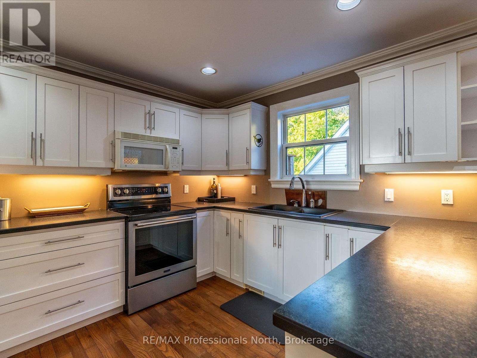 26 Coates Avenue, Bracebridge, Ontario  P1L 1Y5 - Photo 17 - X12214767