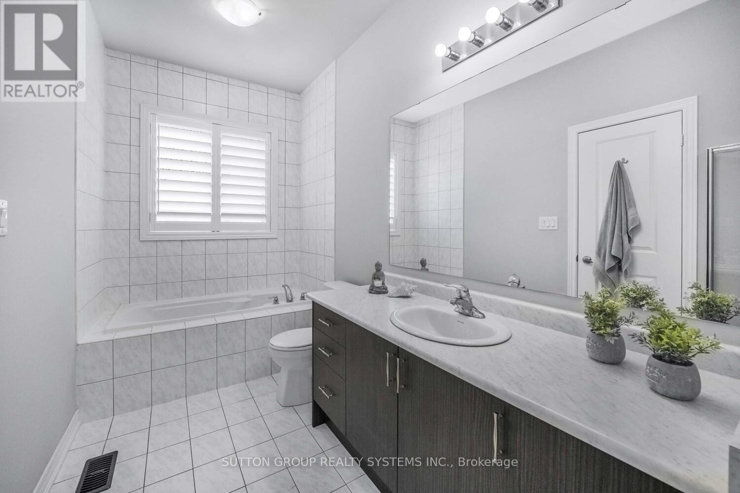 93 Westfield Crescent, Hamilton, Ontario  L8B 1X9 - Photo 25 - X12218056