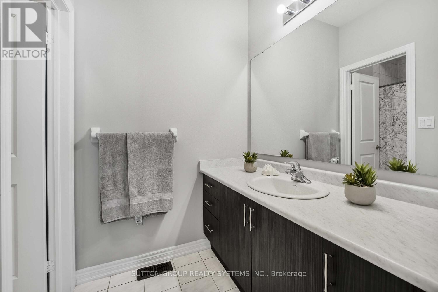 93 Westfield Crescent, Hamilton, Ontario  L8B 1X9 - Photo 27 - X12218056