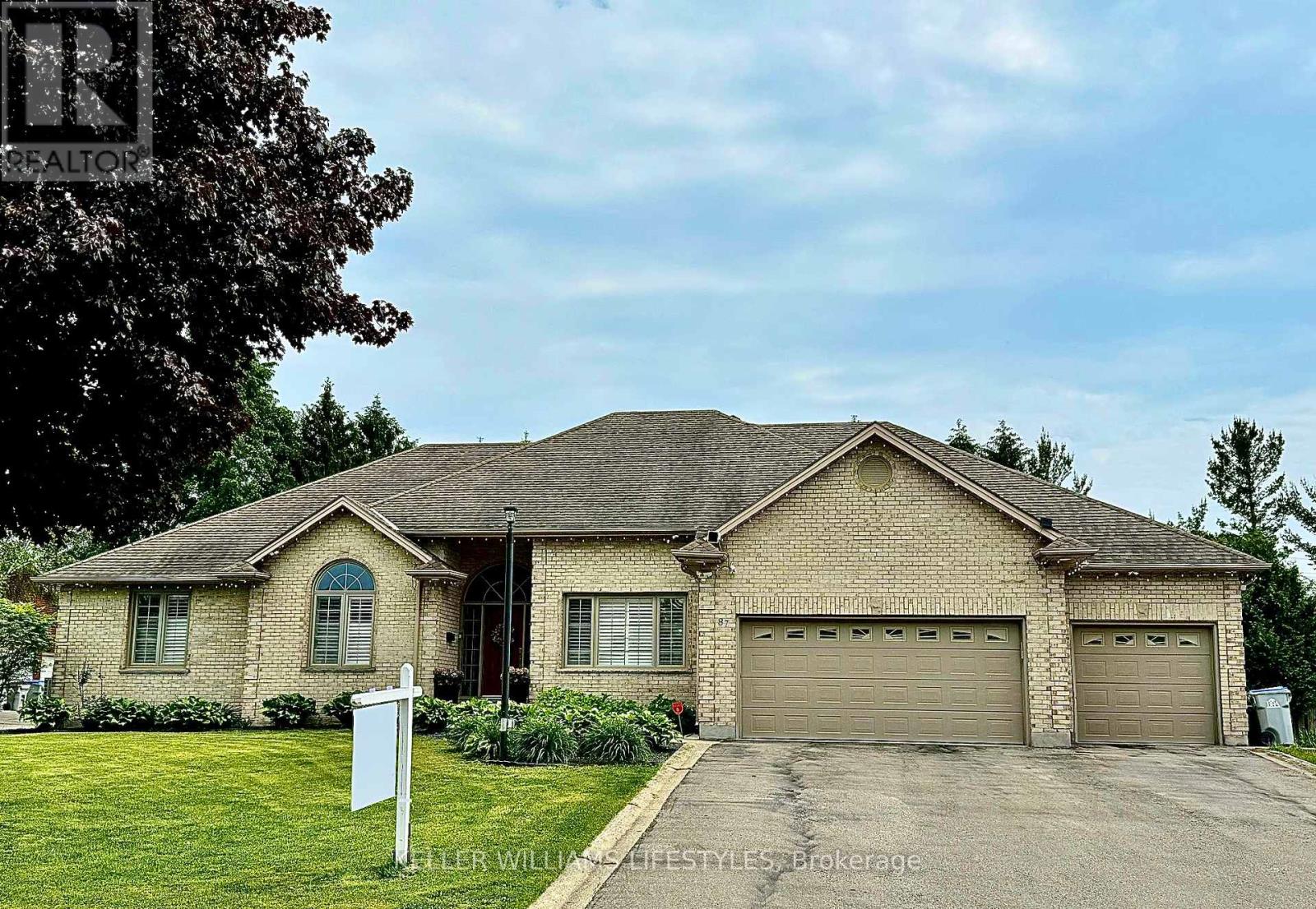 87 SIR JAMES COURT, Middlesex Centre, Ontario