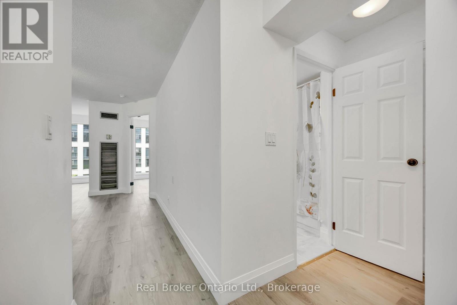 535 - 222 The Esplanade, Toronto, Ontario  M5A 4M8 - Photo 10 - C12218149
