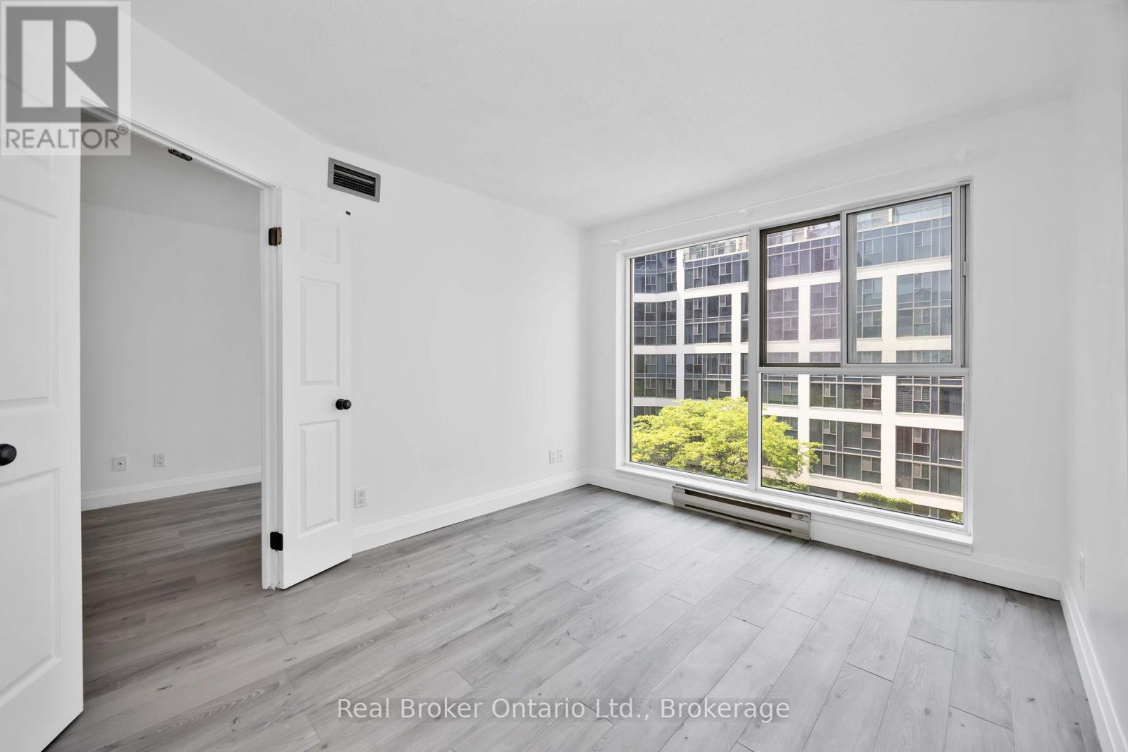 535 - 222 The Esplanade, Toronto, Ontario  M5A 4M8 - Photo 32 - C12218149