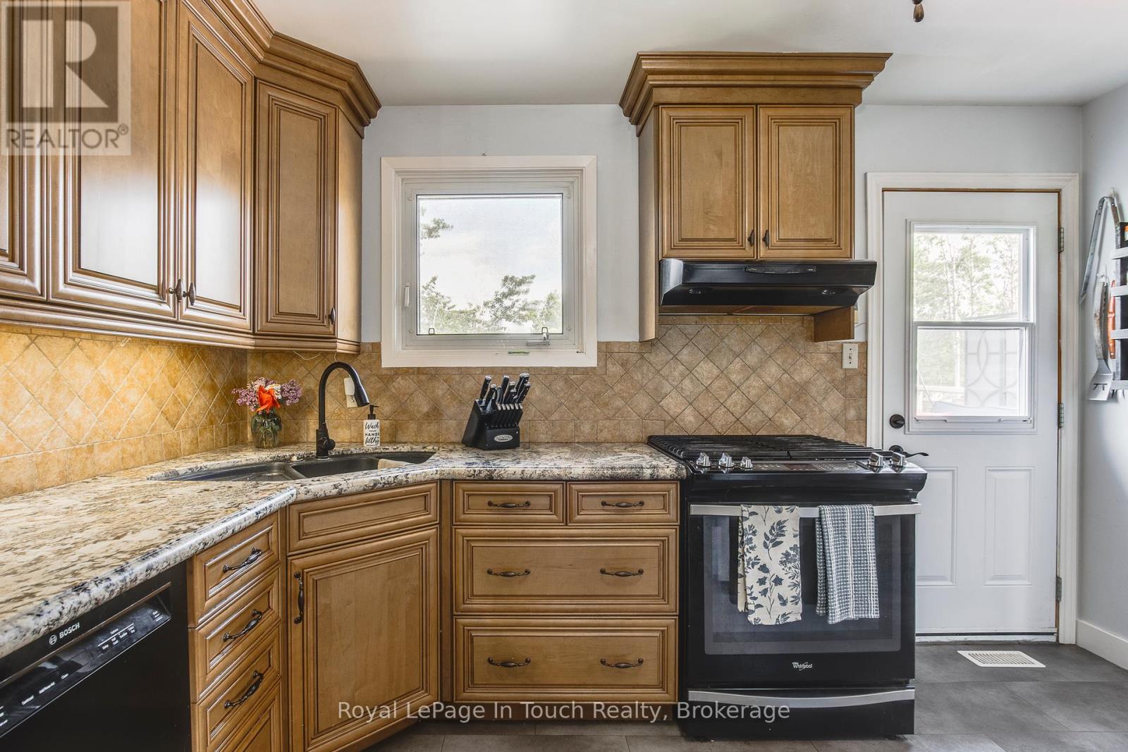 72 William Street, Oro-Medonte, Ontario  L0L 2L0 - Photo 8 - S12218123