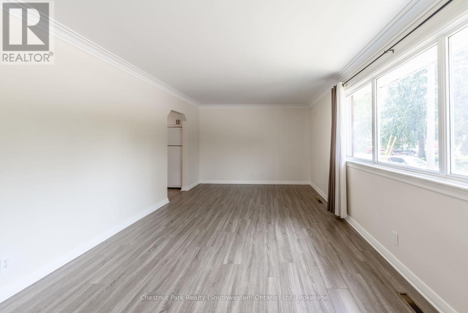 59 Clive Avenue, Guelph, Ontario  N1E 3S5 - Photo 4 - X12218153