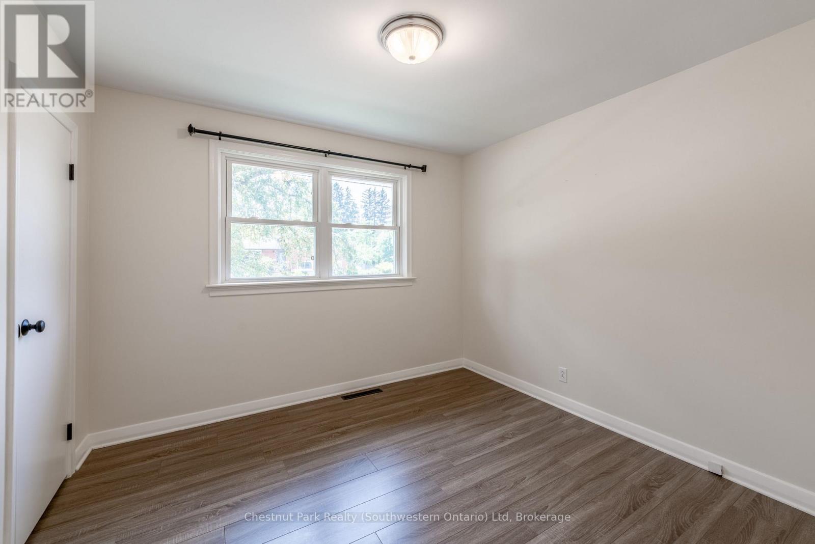 59 Clive Avenue, Guelph, Ontario  N1E 3S5 - Photo 8 - X12218153