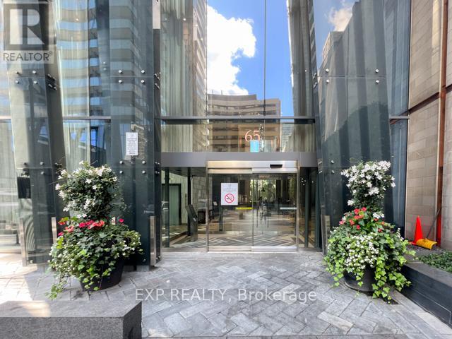 610 - 65 St. Mary Street, Toronto, Ontario  M5S 0A6 - Photo 2 - C12218133