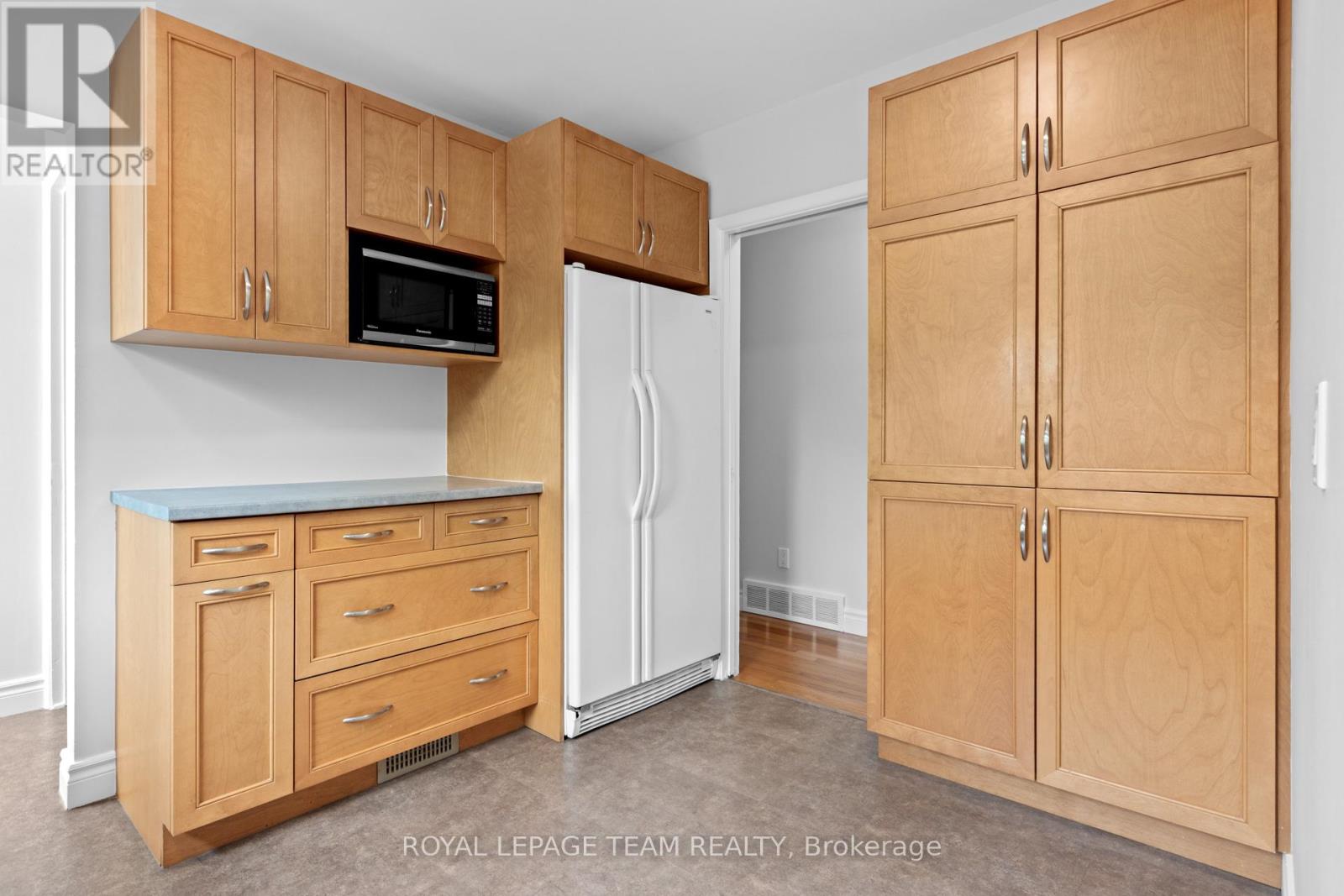 38 Largo Crescent, Ottawa, Ontario  K2G 3C7 - Photo 10 - X12218137