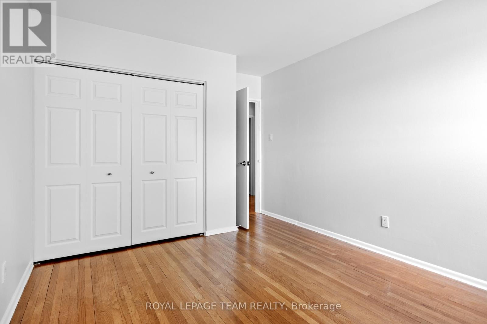 38 Largo Crescent, Ottawa, Ontario  K2G 3C7 - Photo 12 - X12218137