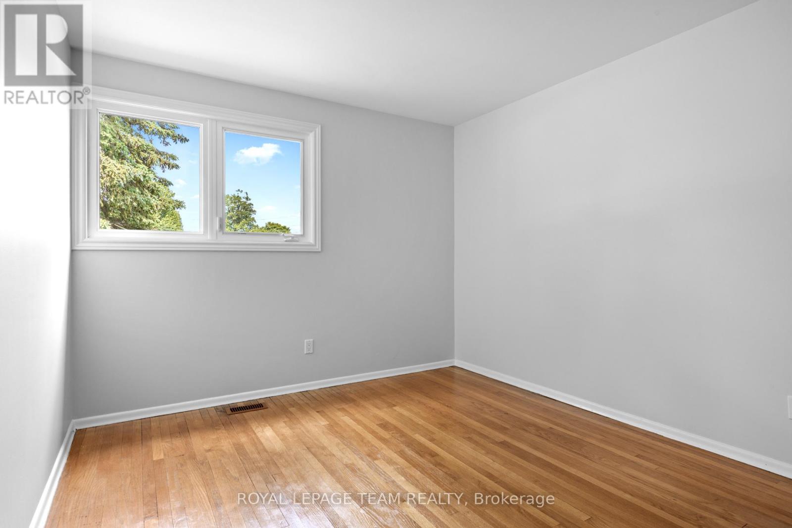 38 Largo Crescent, Ottawa, Ontario  K2G 3C7 - Photo 14 - X12218137