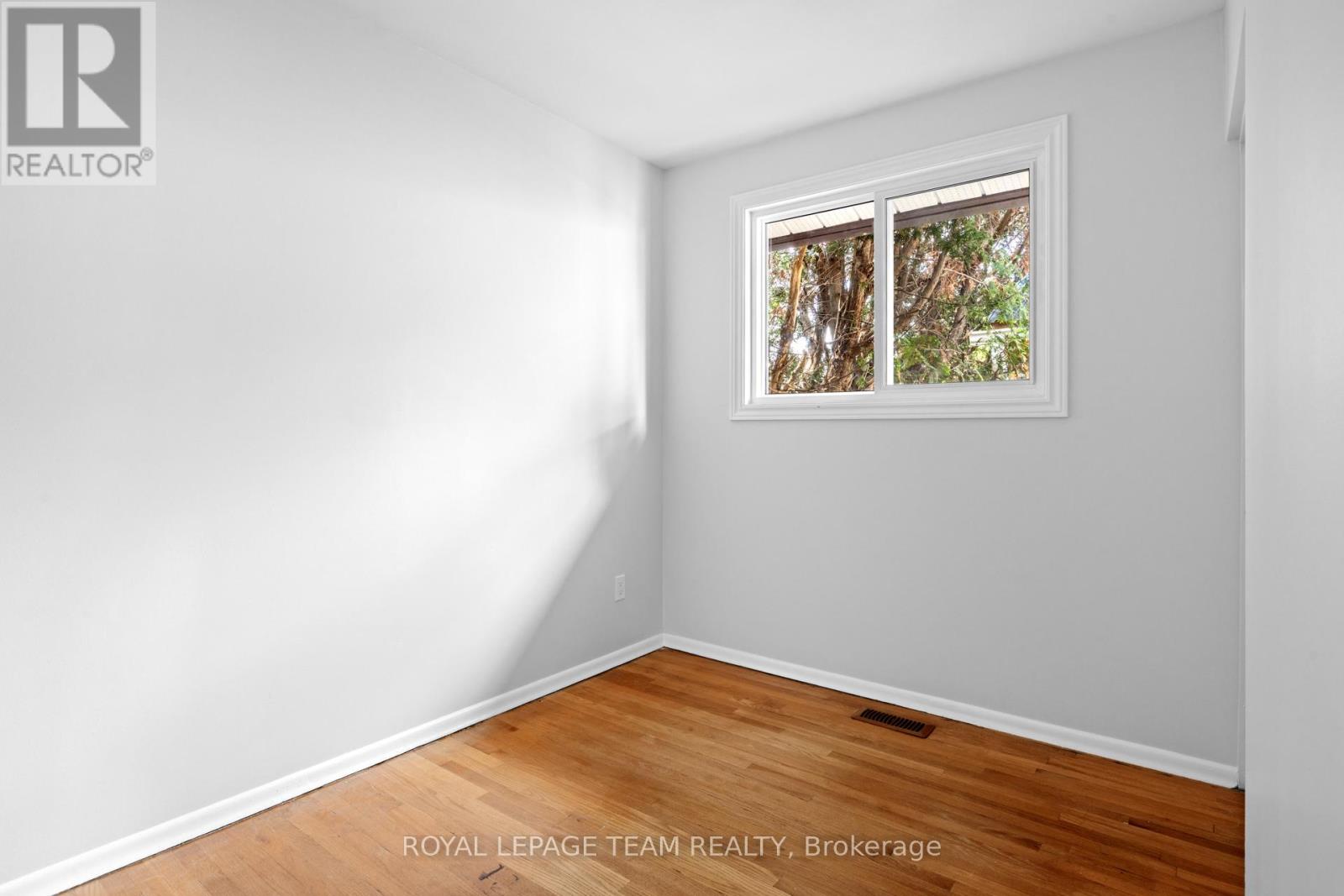 38 Largo Crescent, Ottawa, Ontario  K2G 3C7 - Photo 15 - X12218137