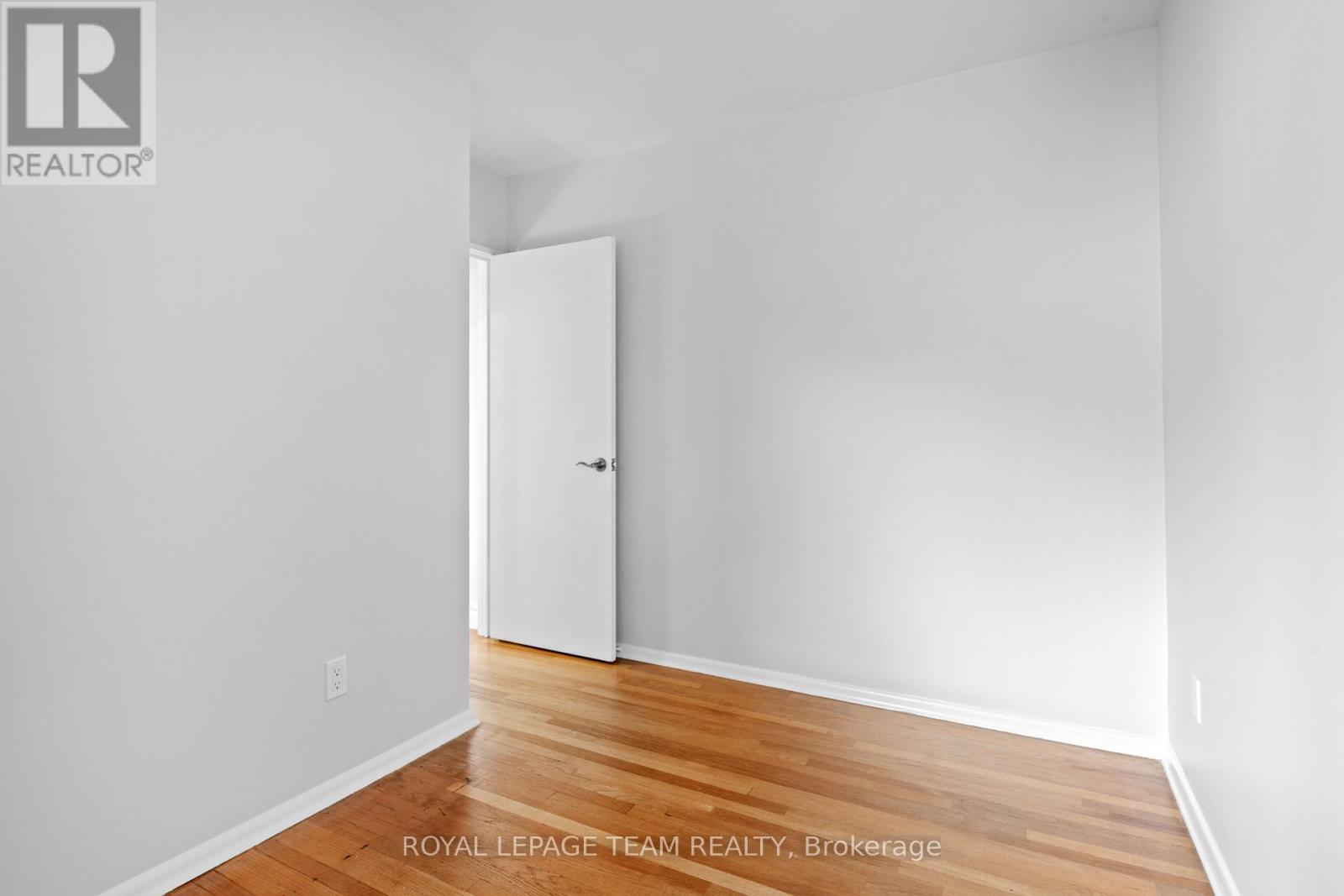 38 Largo Crescent, Ottawa, Ontario  K2G 3C7 - Photo 16 - X12218137