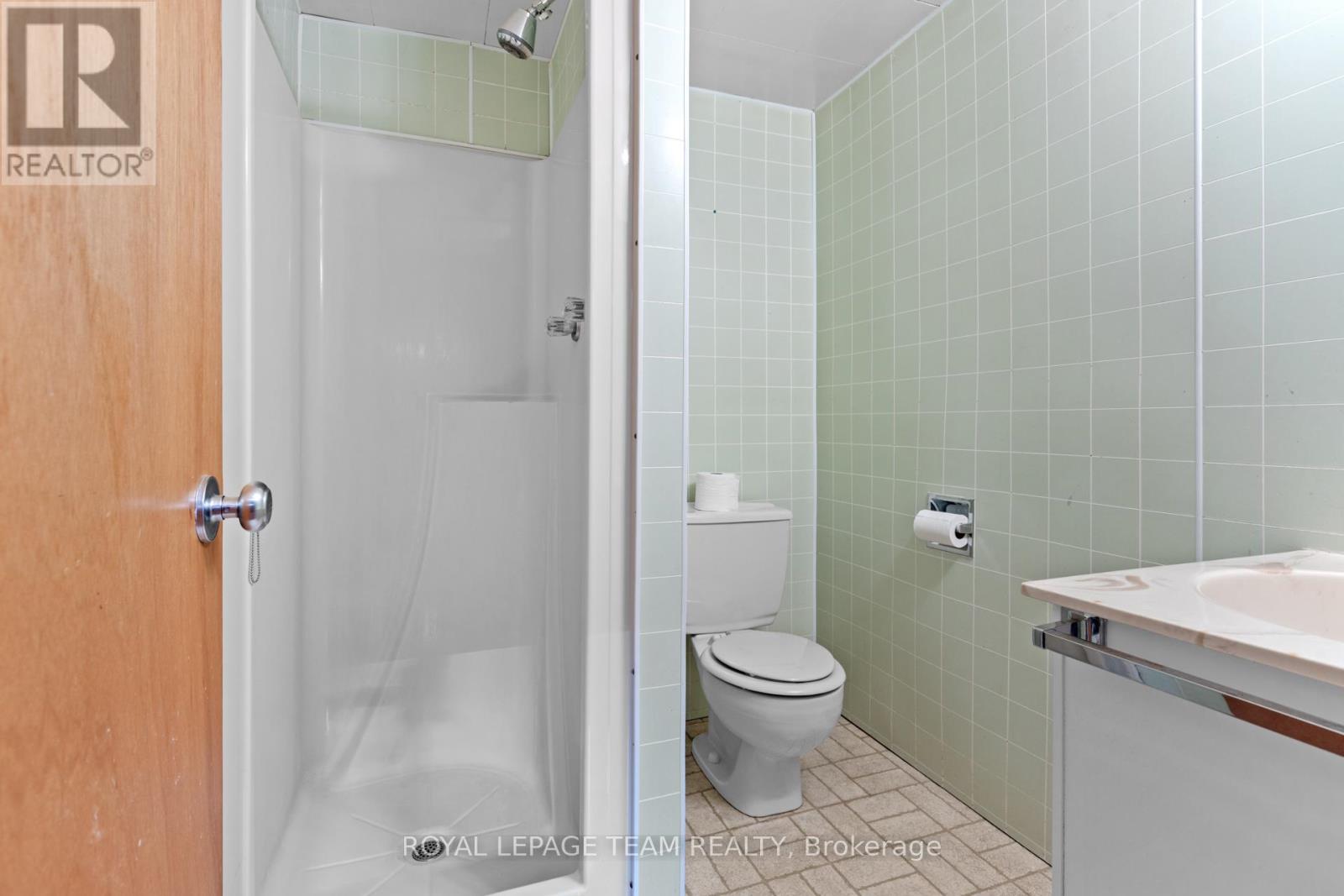 38 Largo Crescent, Ottawa, Ontario  K2G 3C7 - Photo 20 - X12218137
