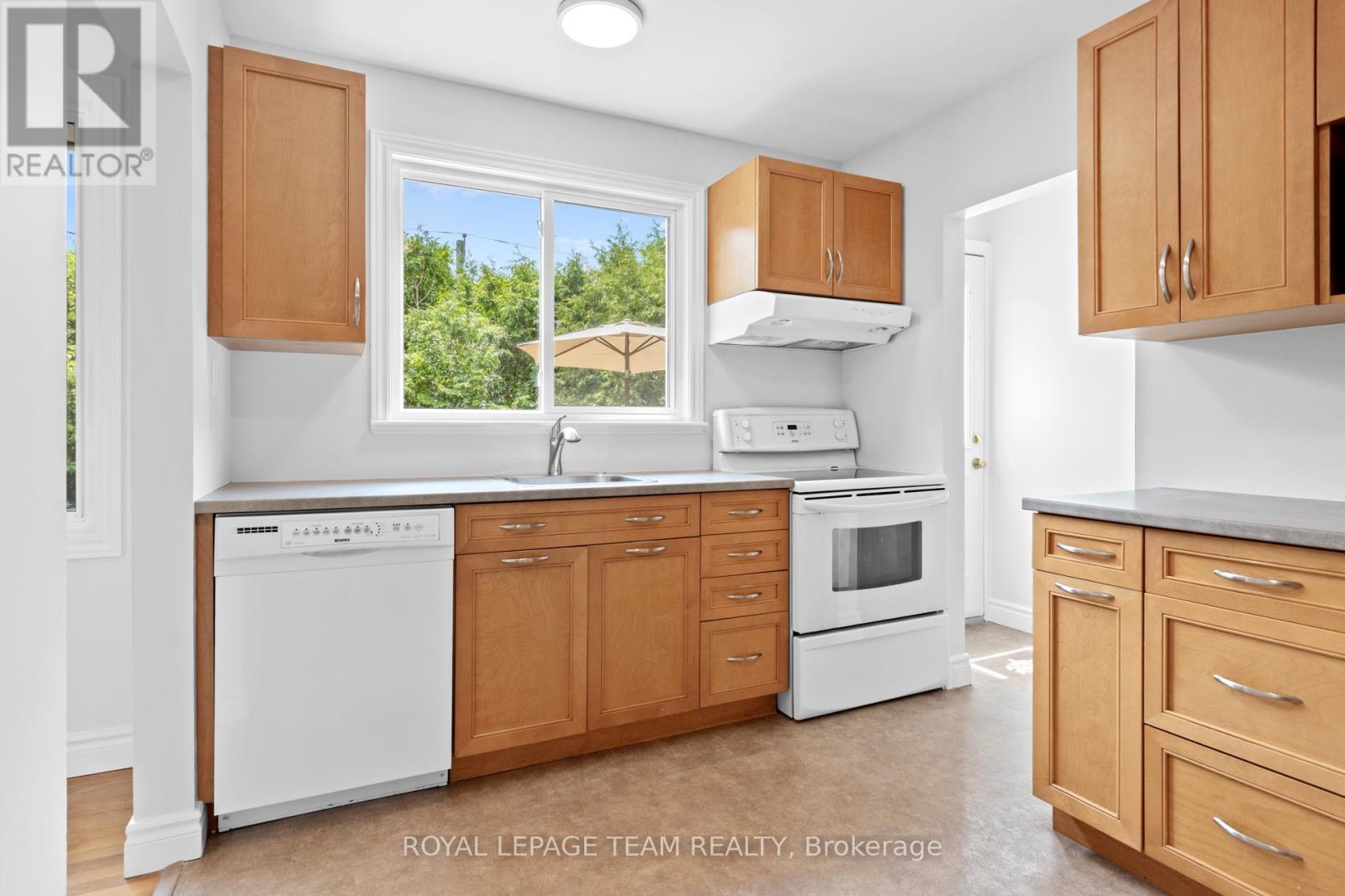 38 Largo Crescent, Ottawa, Ontario  K2G 3C7 - Photo 8 - X12218137