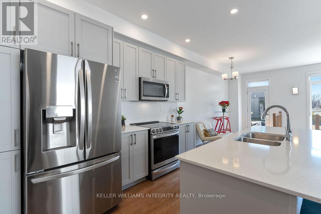 81 Heirloom Street, Ottawa, Ontario  K4M 0L2 - Photo 12 - X12218143