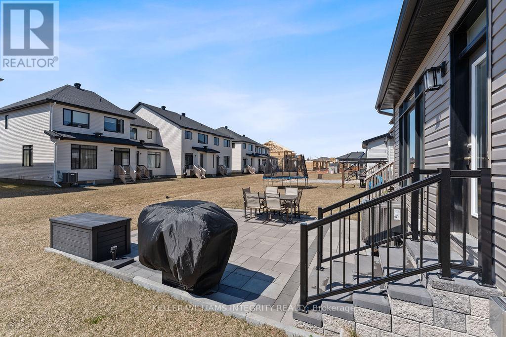 81 Heirloom Street, Ottawa, Ontario  K4M 0L2 - Photo 45 - X12218143