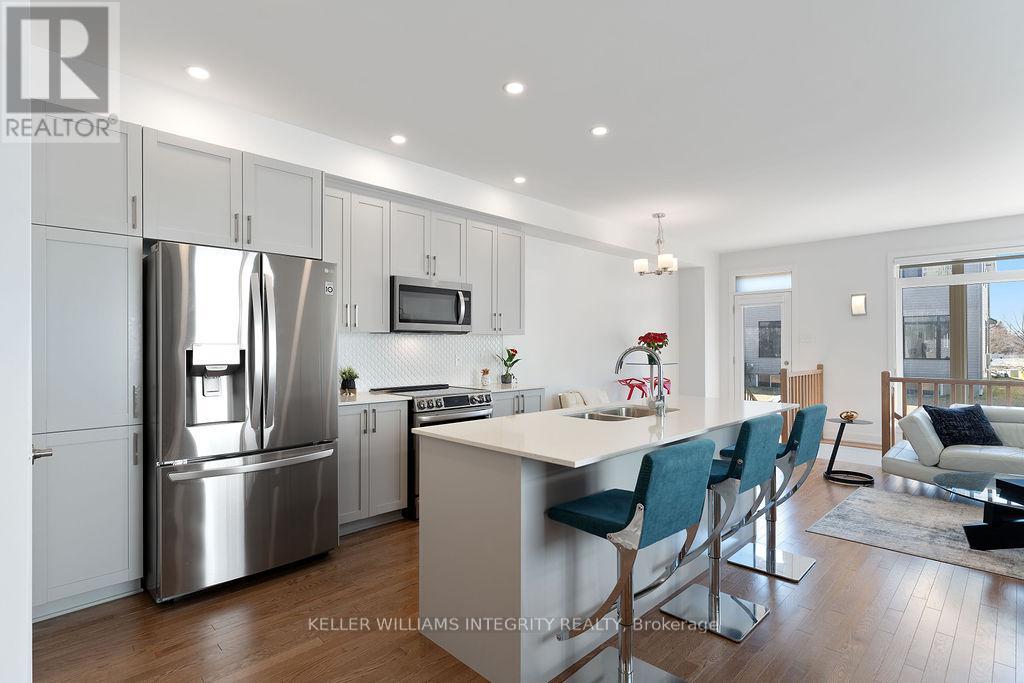 81 Heirloom Street, Ottawa, Ontario  K4M 0L2 - Photo 8 - X12218143