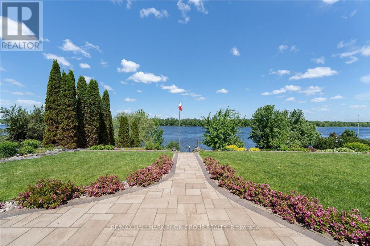 6373 Radisson Way, Ottawa, Ontario  K1C 2Z9 - Photo 4 - X12218172