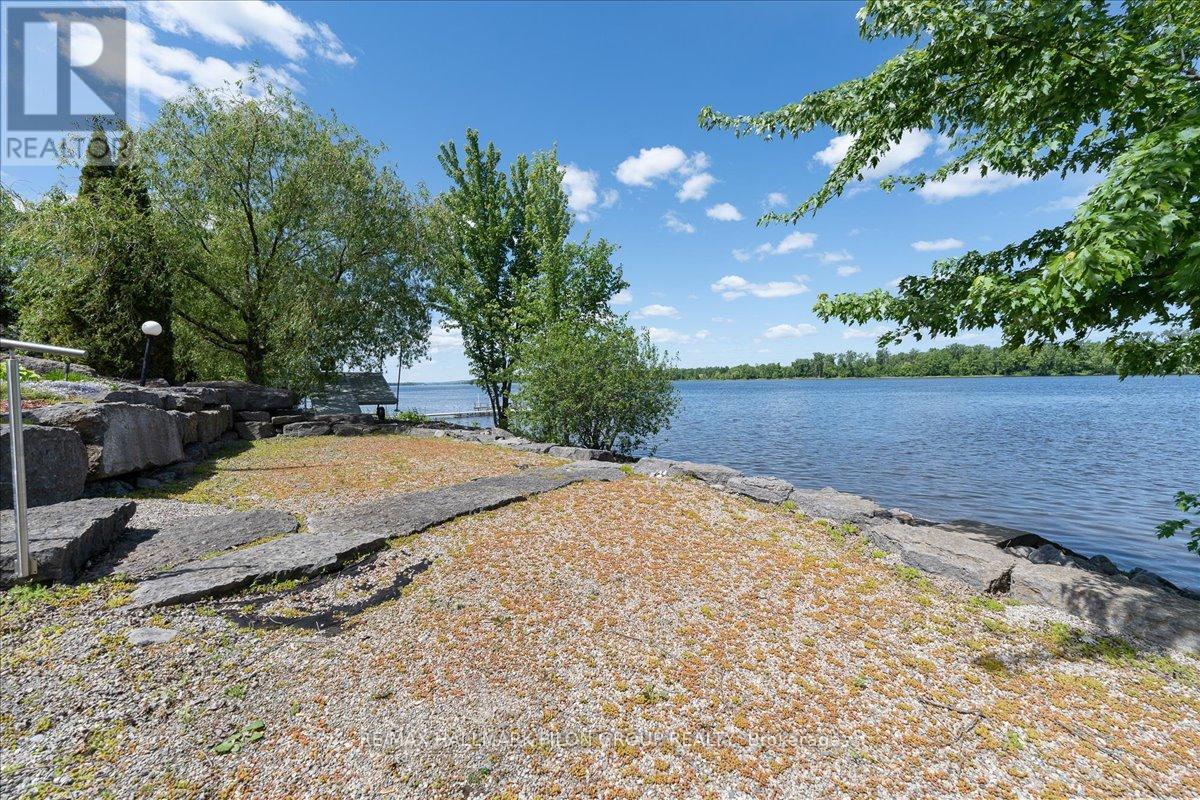 6373 Radisson Way, Ottawa, Ontario  K1C 2Z9 - Photo 5 - X12218172