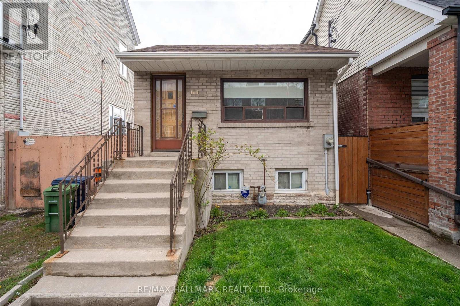 169 Carlaw Avenue, Toronto, Ontario  M4M 2R8 - Photo 2 - E12202435