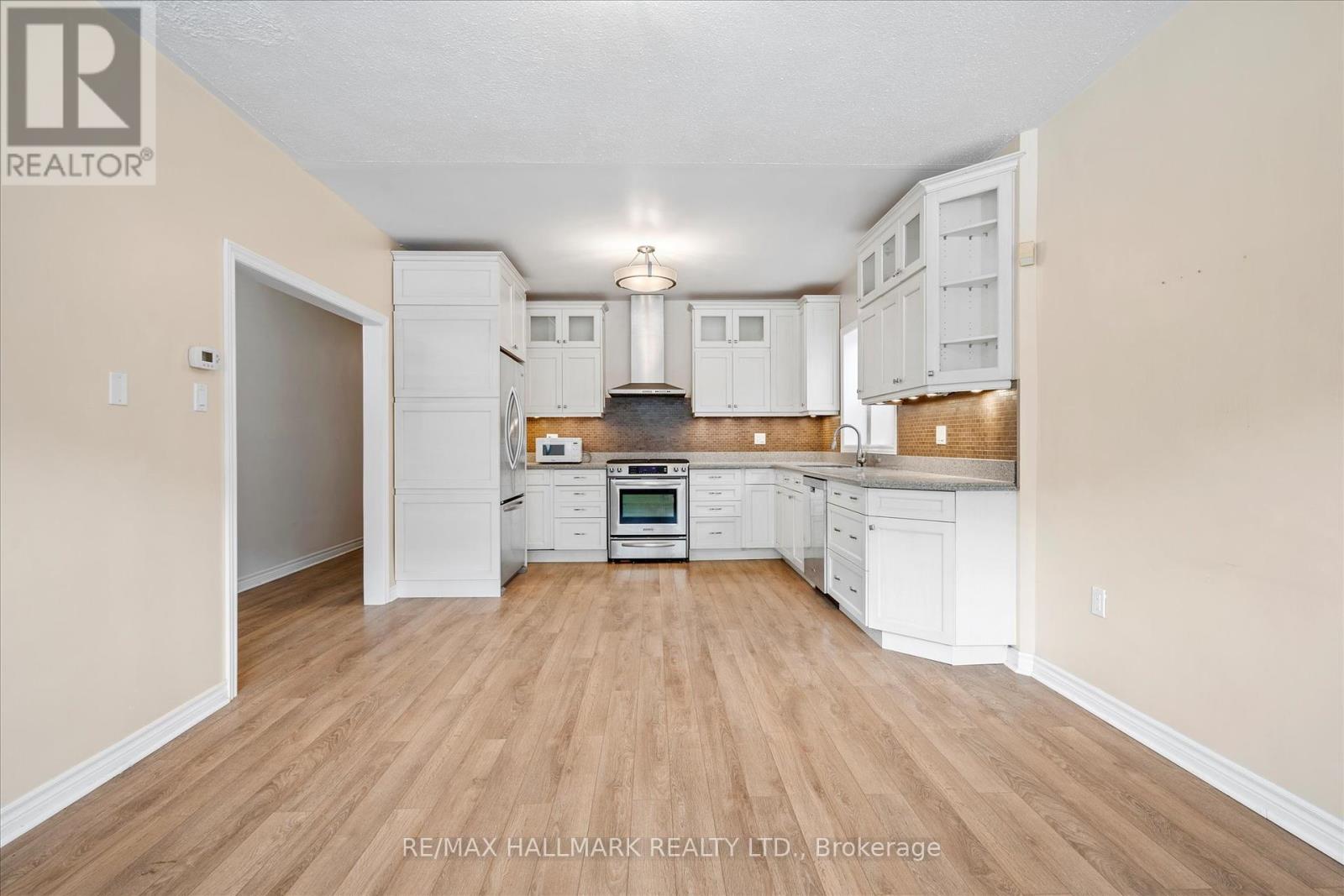 169 Carlaw Avenue, Toronto, Ontario  M4M 2R8 - Photo 8 - E12202435