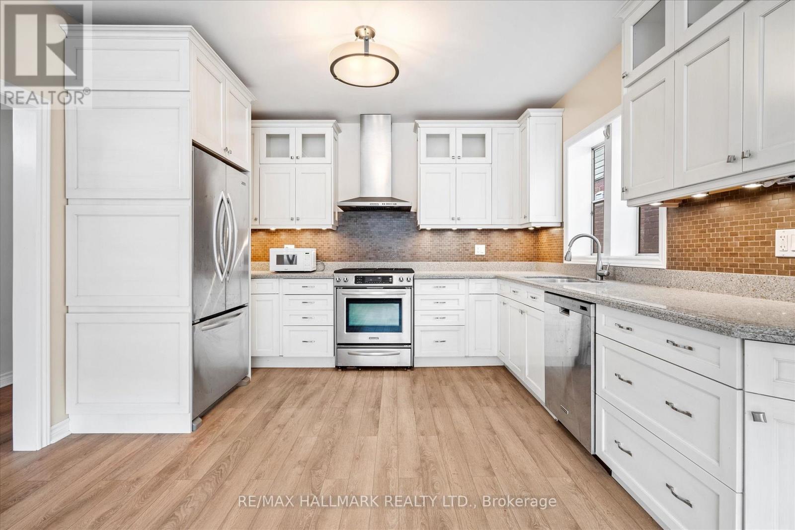 169 Carlaw Avenue, Toronto, Ontario  M4M 2R8 - Photo 9 - E12202435
