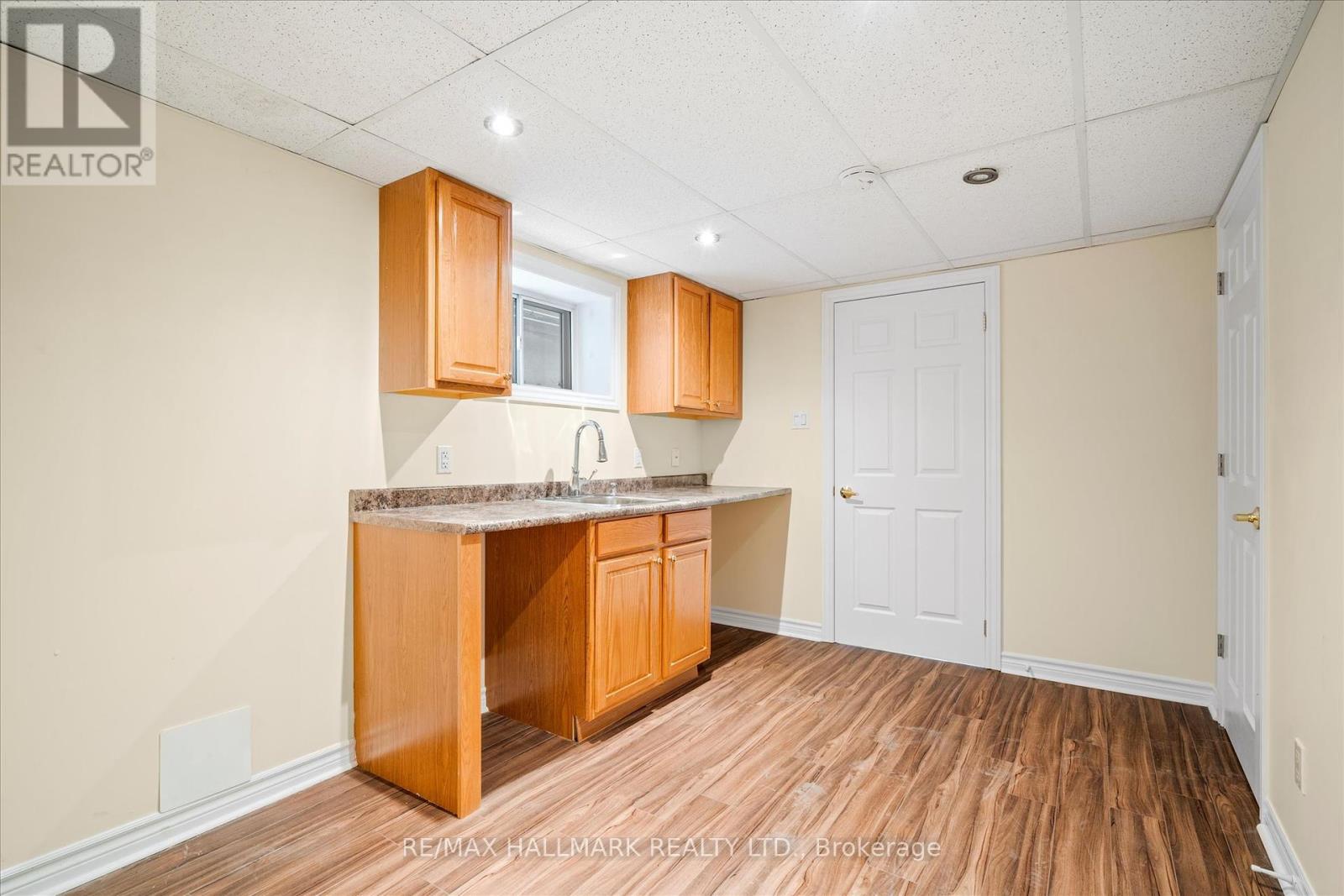 169 Carlaw Avenue, Toronto, Ontario  M4M 2R8 - Photo 17 - E12202435