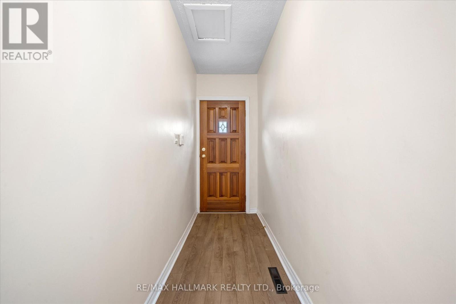 169 Carlaw Avenue, Toronto, Ontario  M4M 2R8 - Photo 4 - E12202435