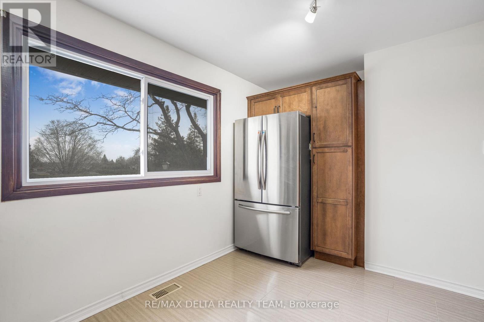 49 - 2115 Erinbrook Crescent, Ottawa, Ontario  K1B 4J5 - Photo 10 - X12120922