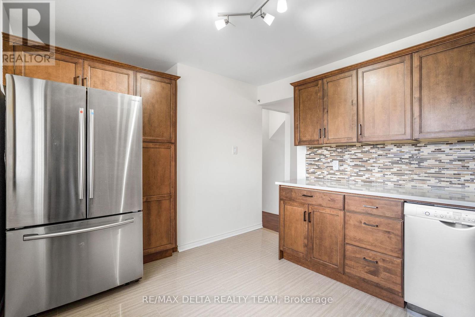 49 - 2115 Erinbrook Crescent, Ottawa, Ontario  K1B 4J5 - Photo 11 - X12120922