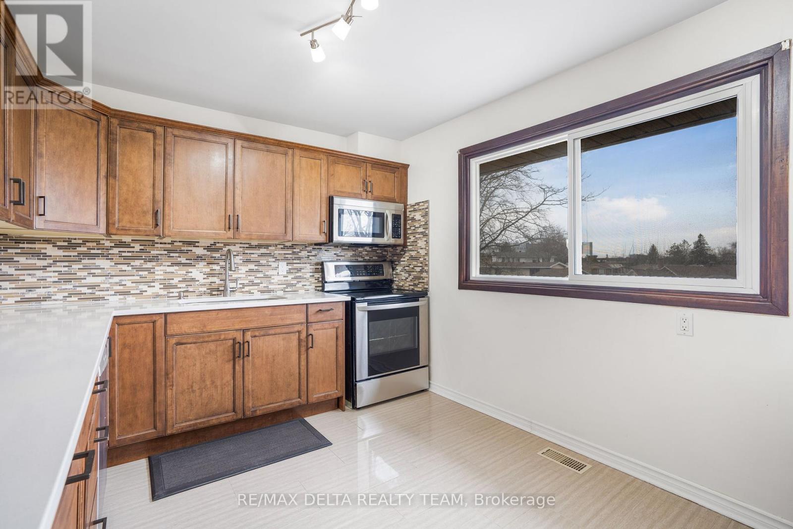 49 - 2115 Erinbrook Crescent, Ottawa, Ontario  K1B 4J5 - Photo 9 - X12120922
