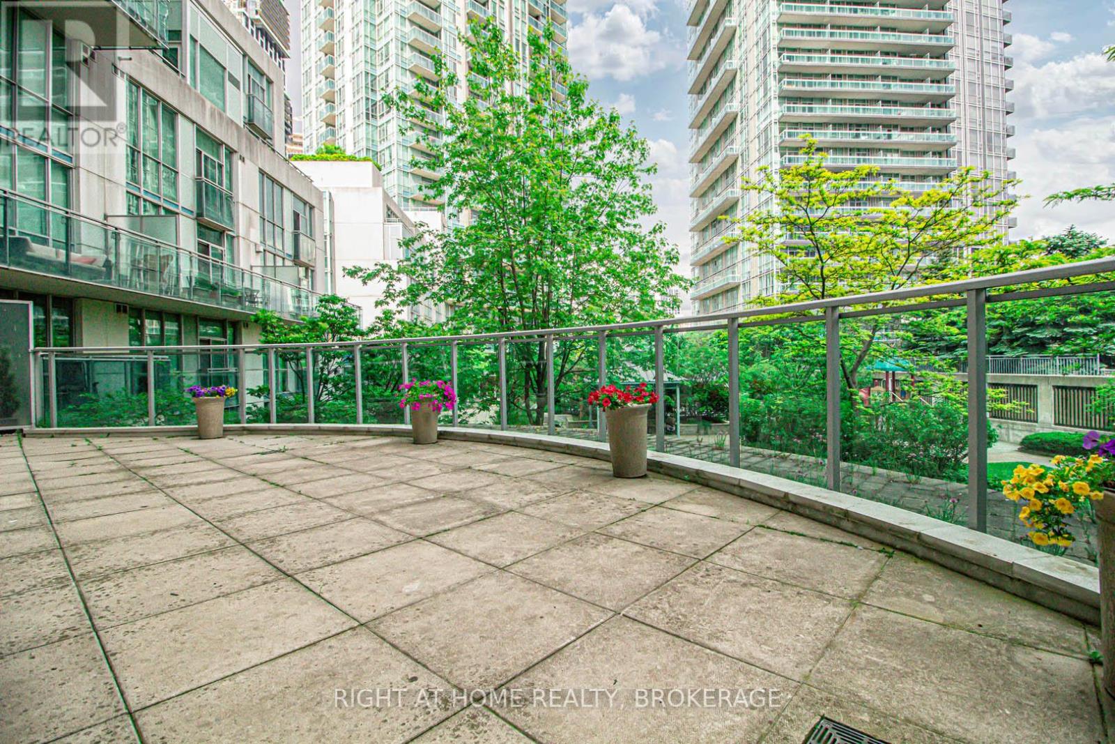 1903 - 3939 Duke Of York Boulevard, Mississauga, Ontario  L5B 4N2 - Photo 25 - W12217848