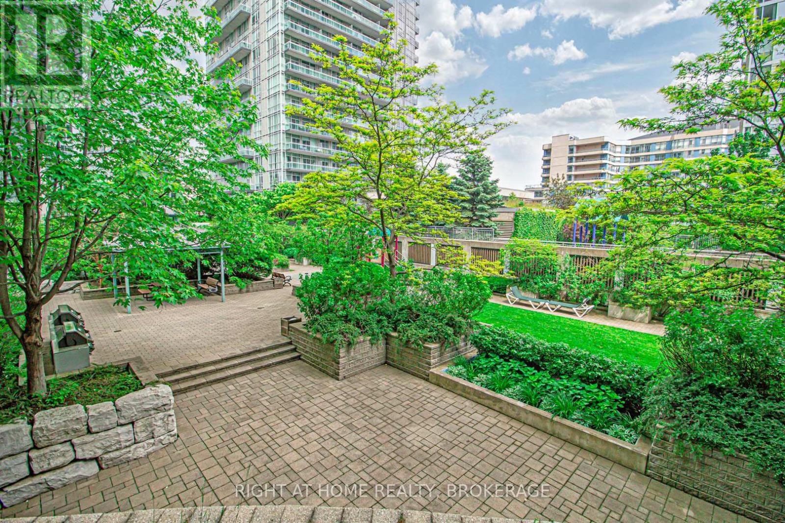 1903 - 3939 Duke Of York Boulevard, Mississauga, Ontario  L5B 4N2 - Photo 26 - W12217848