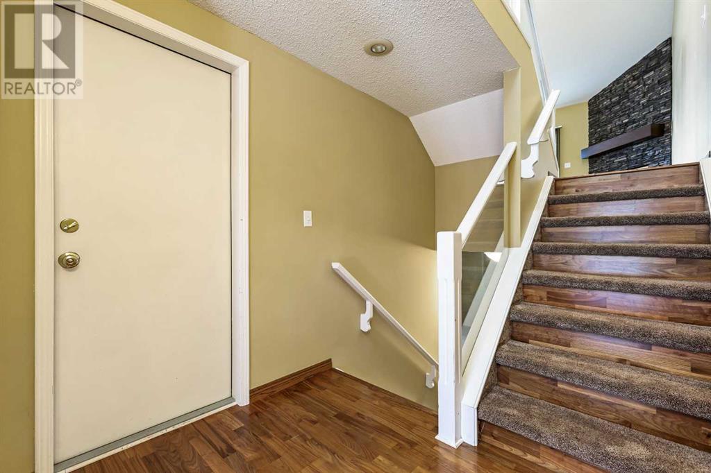 136 Sunlake Gardens Se, Calgary, Alberta  T2X 3X4 - Photo 5 - A2228508