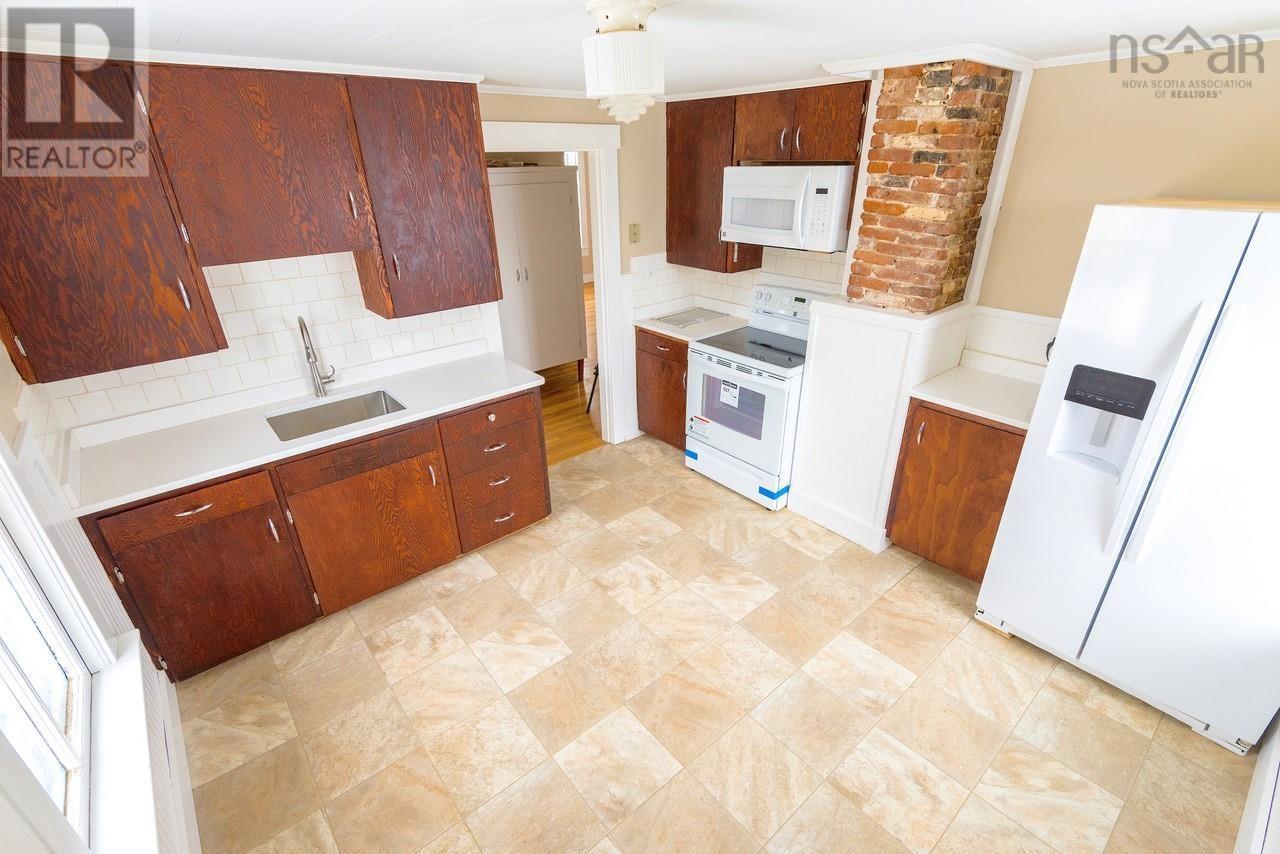 94 Hopson Street, Lunenburg, Nova Scotia  B0J 2C0 - Photo 8 - 202502724