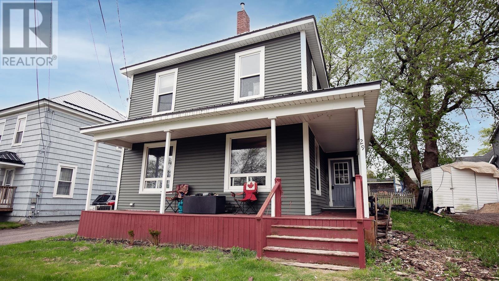 29 Wellington Street, Amherst, Nova Scotia  B4H 2J4 - Photo 1 - 202512015