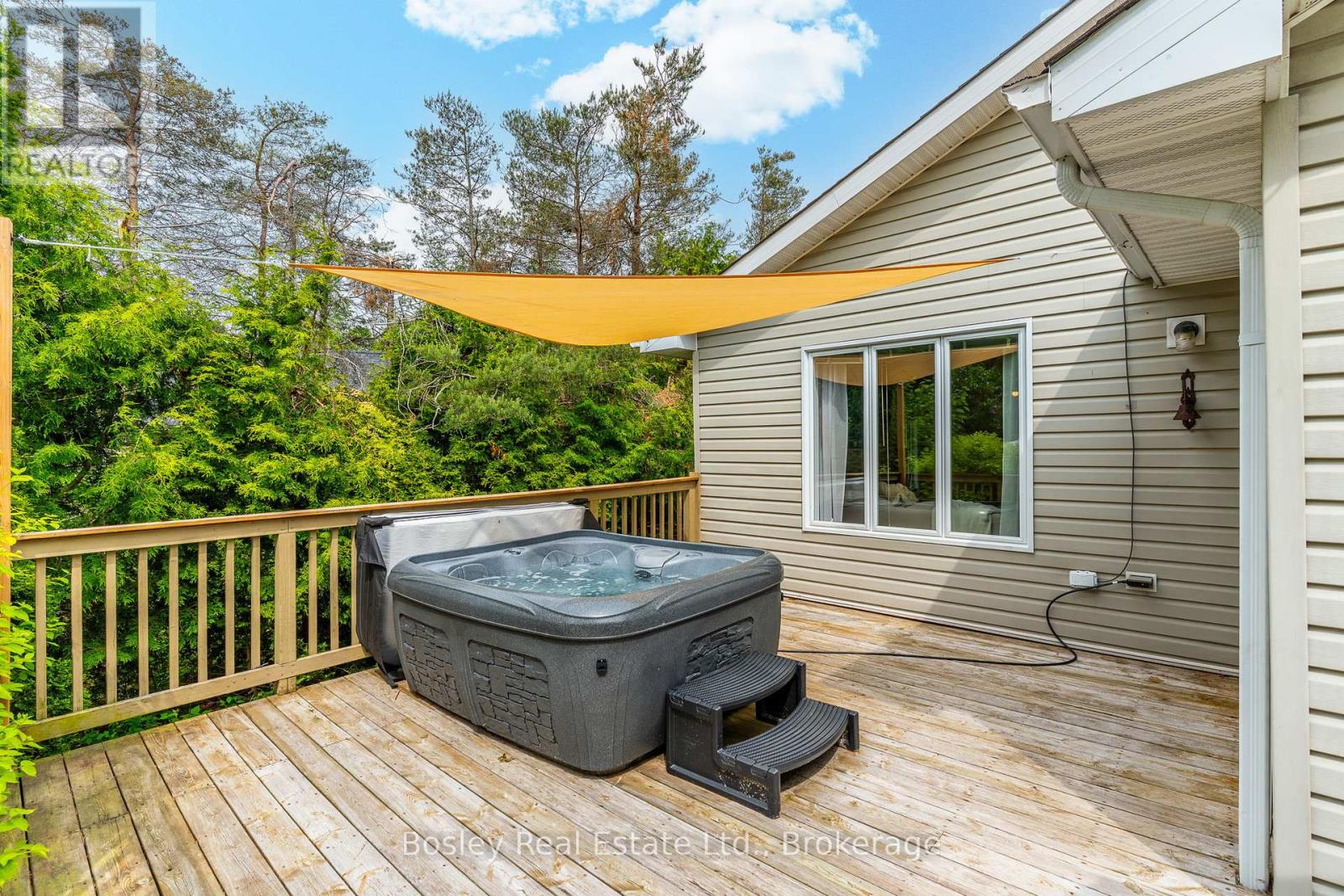 136 Maple Lane, Blue Mountains, Ontario  N0H 2E0 - Photo 18 - X12216195