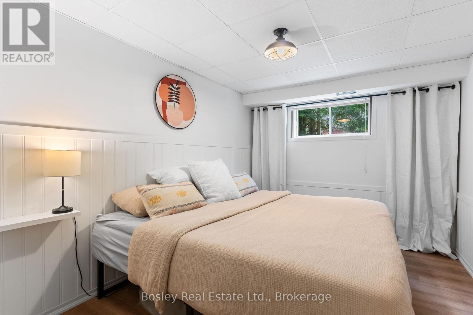 136 Maple Lane, Blue Mountains, Ontario  N0H 2E0 - Photo 35 - X12216195