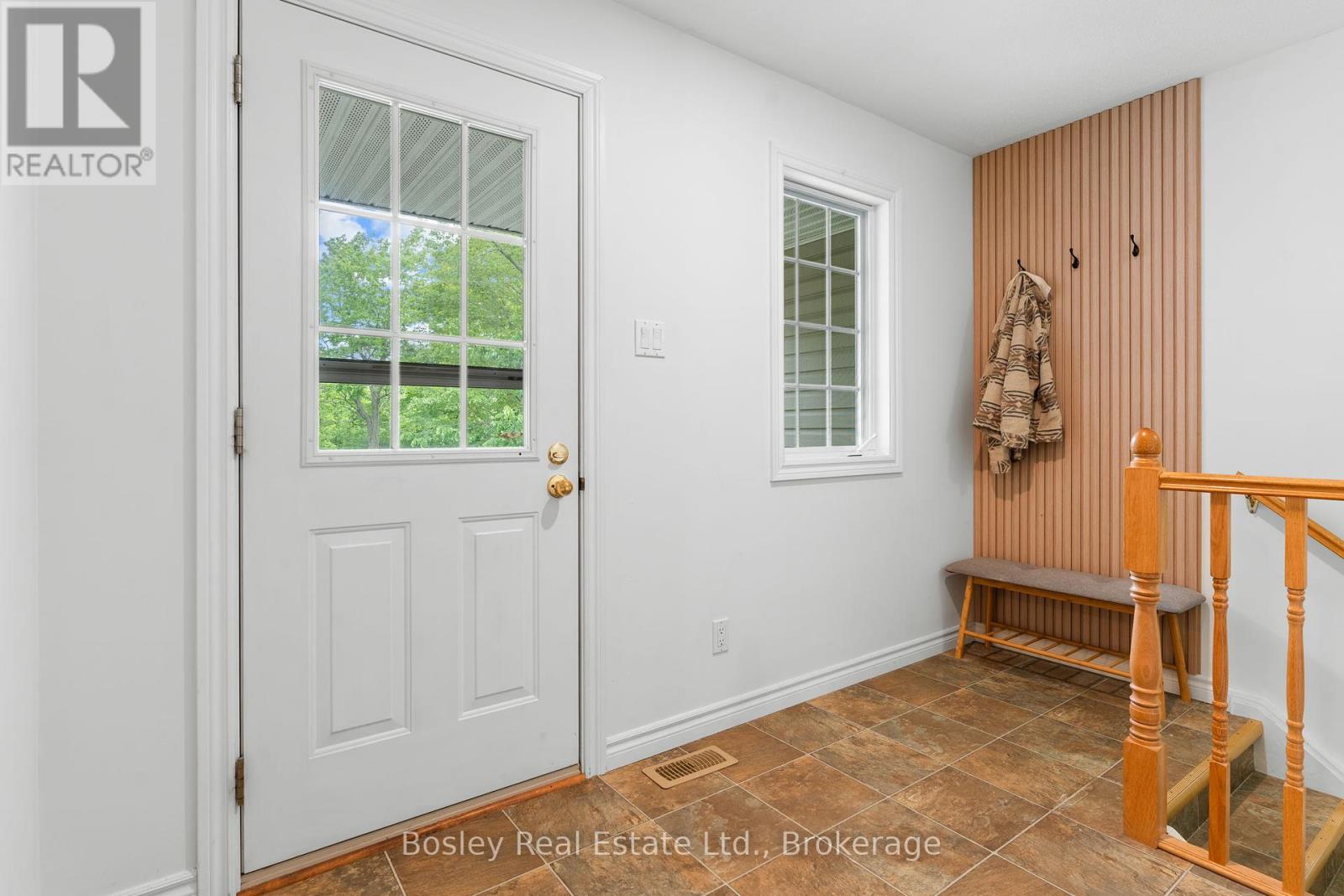 136 Maple Lane, Blue Mountains, Ontario  N0H 2E0 - Photo 6 - X12216195