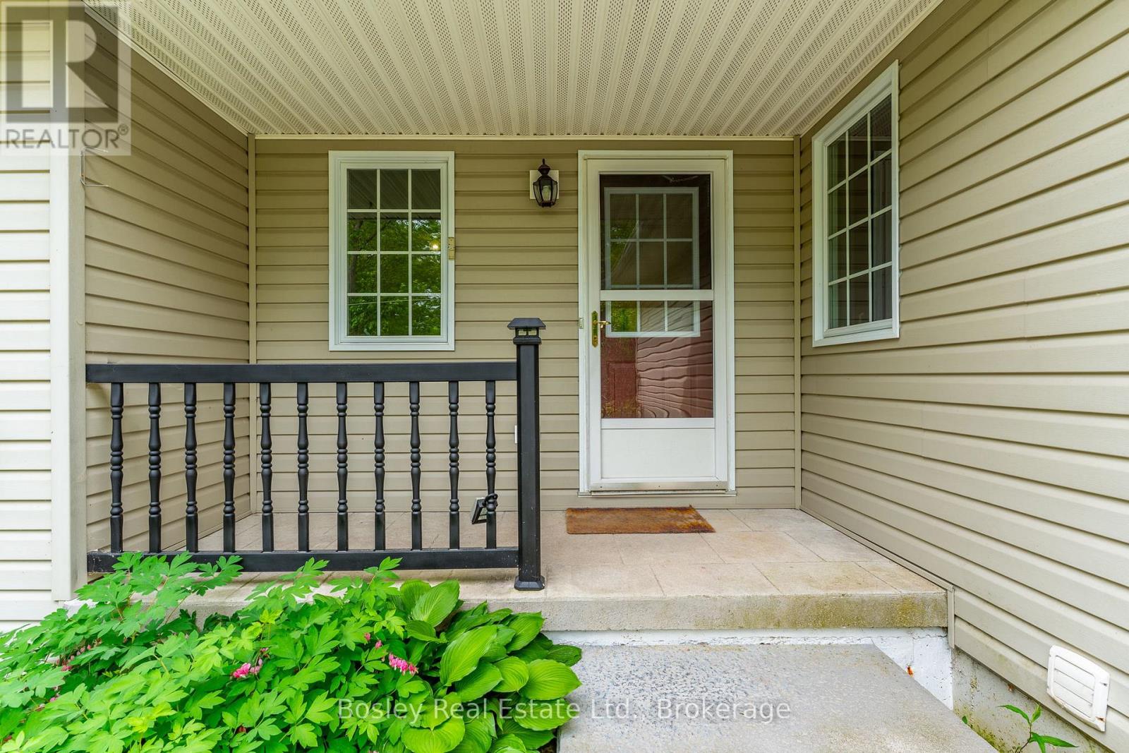 136 Maple Lane, Blue Mountains, Ontario  N0H 2E0 - Photo 5 - X12216195