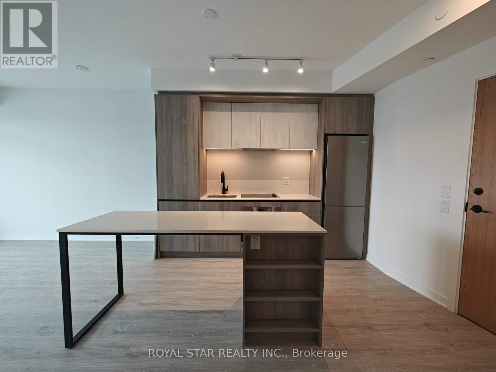 611 - 2495 Eglinton Avenue, Mississauga (Central Erin Mills), Ontario  L5M 2T2 - Photo 2 - W12214345